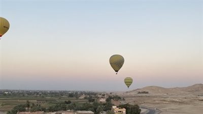 بعد توقف يومين.. عودة رحلات البالون بـ 28 رحلة تقل 650 سائحا بالأقصر