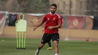 يخسر الجماهير بأفعاله.. مصدر في الأهلي يكشف حقيقة خداع محمد محمود بعد رحيله