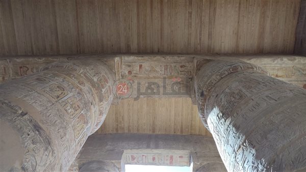 الآثار تغطي صالة