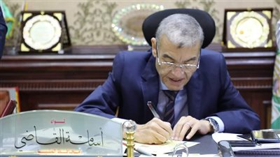 محافظ المنيا يصدر كتابا دوريا لتنظيم العمل يوم الأحد من كل أسبوع خلال شهر أغسطس