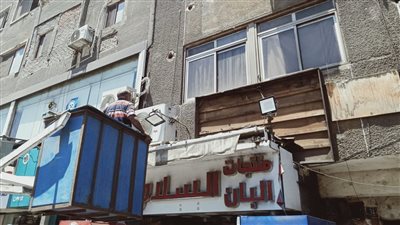 تكثيف حملات رفع كشافات الإنارة وفصل إنارة إعلانات الطرق بالقاهرة والجيزة 