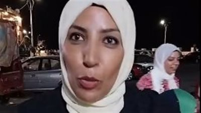 بائعة سندوتشات رنجة وفسيخ بكورنيش السويس: بدأت بـ 2 كيلو ولقبوني بالسلطانة| بث مباشر