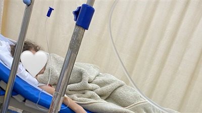 دخول هبة مجدي وابنتها المستشفى بعد تناولهما وجبة من ماكدونالدز.. والفنانة تحذر جمهورها