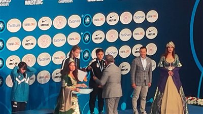 وزير الرياضة يهنئ لاعبة المشروع القومي للموهبة ببرونزية العالم للمصارعة