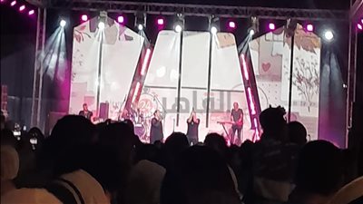 عجبتكم ننزلها للناس؟.. مسار إجباري يستشير الجمهور السكندري في طرح أغنية جديدة 