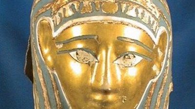 متحف بروكسل يعرض قناع مومياء يعود إلى العصر البطلمي