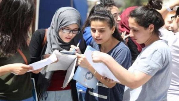 طلاب الثانوية العامة-