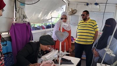 العمل: دورة تدريبية على التفصيل والخياطة لفتيات المنيا 