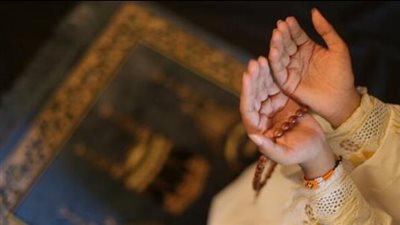 دعاء للميت مؤثر جدا.. ردده عند زيارة القبور وفي أوقات الاستجابة 