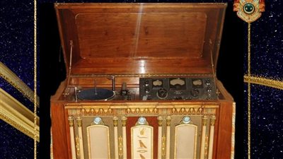 متحف ركن فاروق يعرض جرامافون من الخشب