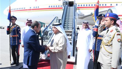 السيسي يودع ملك البحرين لدى مغادرته العلمين | صور 