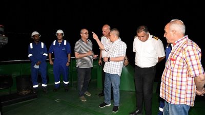 تأكيدًا لـ القاهرة 24 | الفريق أسامة ربيع: تحديد موقع القاطرة الغارقة.. وبدء أعمال انتشالها وإخلاء المجرى الملاحي 