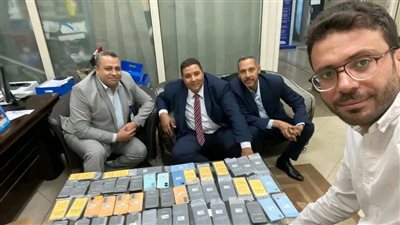 جمارك مطار سوهاج الدولي تضبط محاولة تهريب 48 هاتفا محمولا