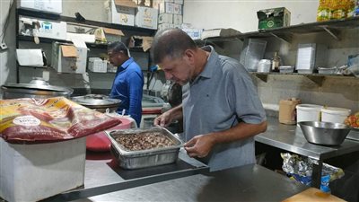 إعدام منتجات غذائية منتهية الصلاحية ببورفؤاد | صور