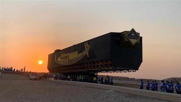 نقل مركب خوفو إلى