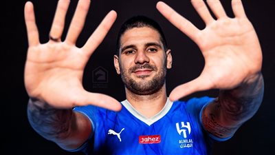 بعد فشل صفقة النيجيري أوسيمين.. الهلال السعودي يقترب من ضم لاعب فولهام الإنجليزي