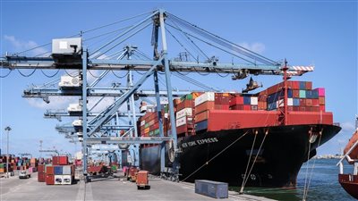 ميناء دمياط يستقبل 4400 طن سكر وحوالي 20 ألف طن ذرة