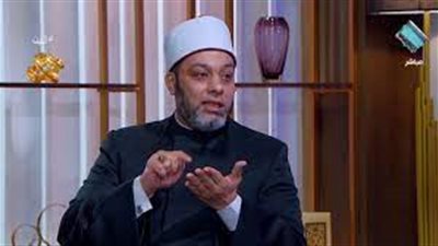 أزهري: علينا تعليم المخطئ لا أن نقيم القيامة لمن يرن هاتفه خلال الصلاة