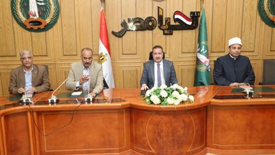 شهادات تقدير ومكافآت مالية.. محافظ المنوفية يكرم أوائل الشهادات الثانوية والفنية والأزهرية 