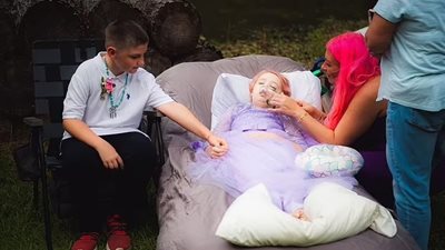 قبل أيام من خسارتها معركة السرطان.. فتاة بعمر 10 سنوات تحقق حلمها بالزواج من حبيبها