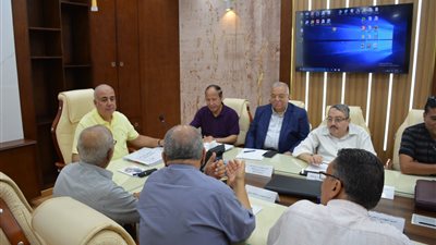 الفضالي يكرم اثنين من مهندسي الشركة المصرية لإدارة وتشغيل المترو لحصولهم على درجة الماجستير│ صور