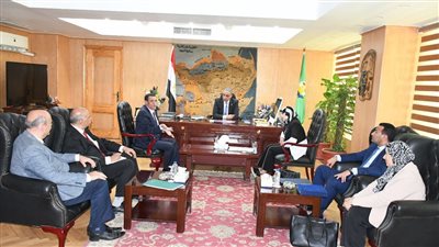 محافظ الفيوم ورئيس هيئة تعليم الكبار يبحثان سبل التعاون المشترك