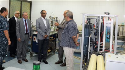 نائب وزير الإسكان يشارك اللجنة المشكلة لبحث بناء قاعدة علمية في مجال محطات تحلية المياه