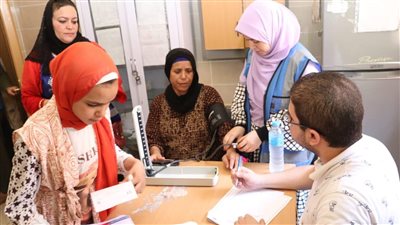 حياة كريمة: الكشف على أكثر من 900 شخص ضمن قافلة طبية في سوهاج 