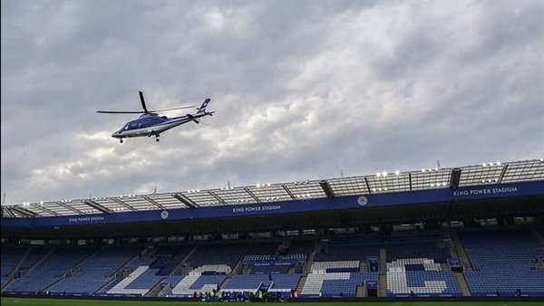 طائرة في سماء أحد