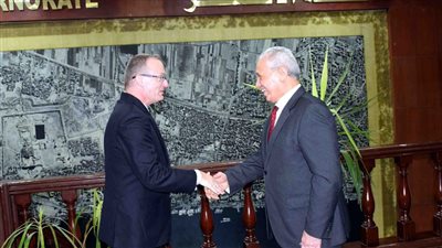 لتنشيط السياحة والتبادل الثقافي.. محافظ الأقصر يستقبل السفير التشيكي | صور