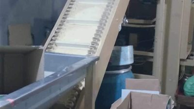 ضبط 1700 زجاجة خل ونصف طن خام مجهول المصدر في مصنع غير مرخص بالمنوفية