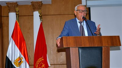محافظ بورسعيد: كارت الخدمات الحكومية الموحد خدمة مجانية تضمن وصول الدعم لمستحقيه 