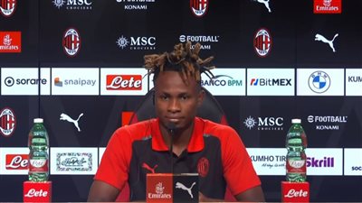 تشاكويزي: أرغب بكتابة اسمي في تاريخ ميلان.. وأنا هنا للفوز بالبطولات