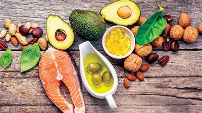  من بينها الأسماك والتوت.. أطعمة تعزز صحة الدماغ