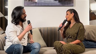 هدير أبوزيد تحاور بهاء سلطان على هامش فعاليات مهرجان العلمين