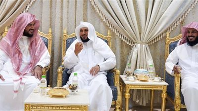 في منزله بصحة جيدة.. أول ظهور للشيخ ماهر المعيقلي بعد تعرضه لوعكة صحية بصلاة الجمعة