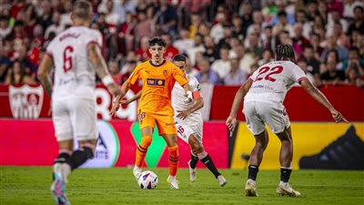 فالنسيا يضرب إشبيلية بثنائية.. وألميريا يسقط أمام رايو فاييكانو بالليجا