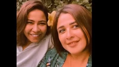 ربنا يجبر بخاطرك ضحكتيها في أزمتها.. الجمهور يشيد بـ ياسمين عبد العزيز بعد فيديوهاتها مع شيرين عبدالوهاب 