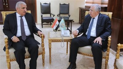 وزير الزراعة يبحث مع مدير 