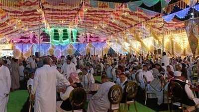 غرامة وإزالة فورية.. تحذير من إقامة شوادر الأفراح بالشوارع الرئيسية بمدينة القصير في البحر الأحمر