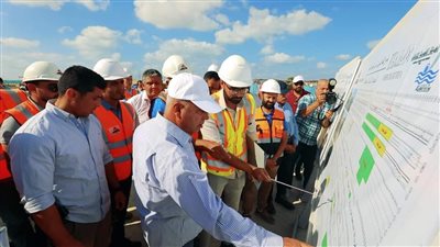 وزير النقل في جولة تفقدية بمشروع القطار الكهربائي السريع العين السخنة - مطروح