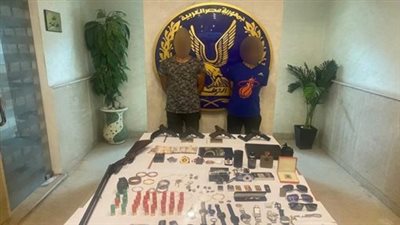 عملات أجنبية وبنادق مرخصة.. القبض على لصوص التجمع الخامس 