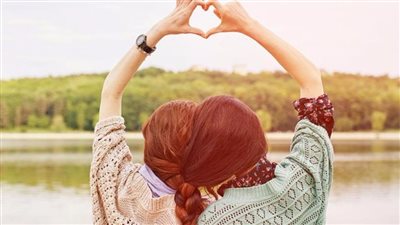 أسماء للبيست فريند بالعربي والإنجليزي.. قوائم للبنات والأولاد بأسماء مضحكة