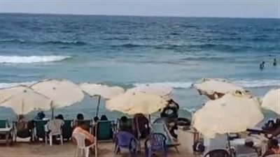 بسبب ارتفاع أمواج البحر.. استمرار رفع الرايات الحمراء على شواطئ الإسكندرية | بث مباشر 