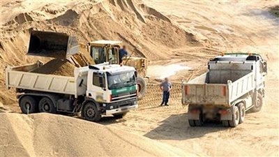 بينقلوا رملة.. القبض على مصريين لمخالفتهما النظام البيئي في السعودية