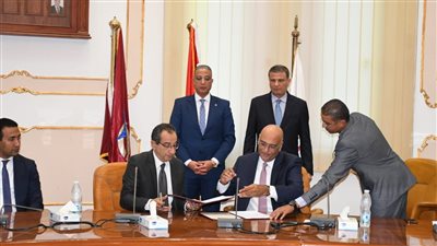 محافظ الفيوم يشهد توقيع بروتوكول تعاون بين الجامعة وجهاز تنمية المشروعات 