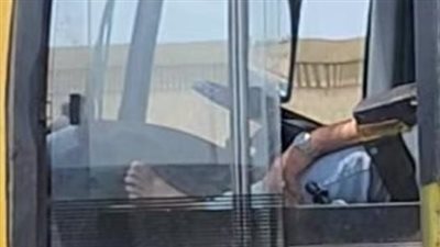 رجله كانت على الشباك.. القبض على سائق أتوبيس نقل عام بعد القيادة برعونة في القاهرة