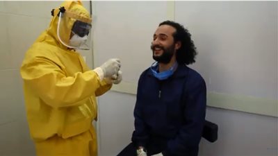 “الداخلية” تجري تحليل فيروس كورونا لـ”أحمد دومة” داخل السجن (فيديو)