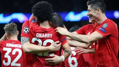 رغم تفشي فيروس كورونا.. بايرن ميونيخ يعود إلى التدريبات الجماعية (صور)