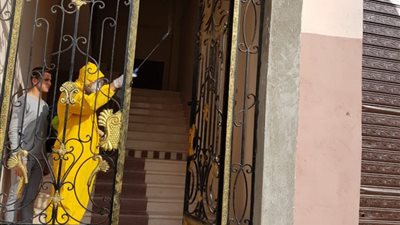 بعد إصابته بكورونا.. معلم بقنا: “اطمئنوا لم اختلط بأحد منذ شهر.. وأصبت بالفيروس بسبب عزاء”